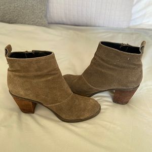 SUEDE BOOTIE